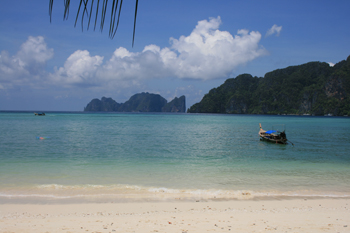 The gorgeous beach on Phi Phi Don