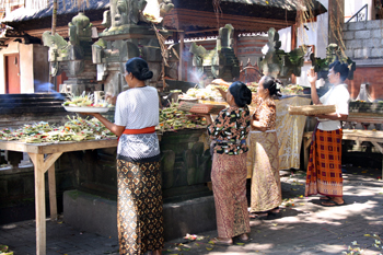 Temple women prepare and bless offerings ubud bali