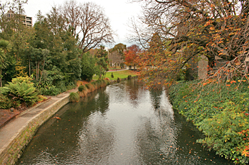 River runs through the center of Christchurch New Zealand