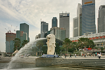 Giant lion water fountain at Merlion Park, where the Singapore River meets the harbor leading to the ocean