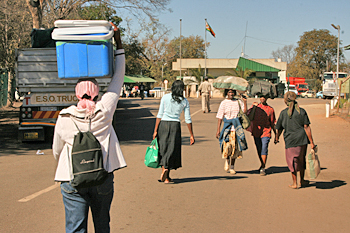 Pedestrians crossing between Zimbabwe and Zambia