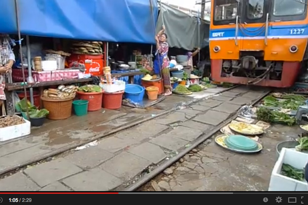 Thai railway market