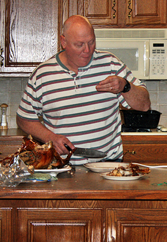 christmas_steve_carving_turkey