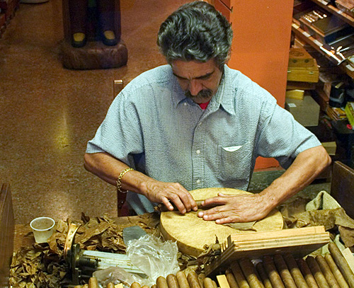 key-west-cigar-rolling