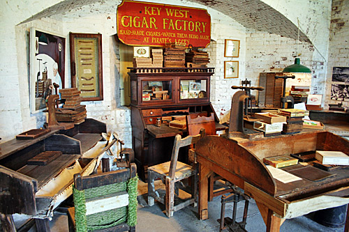 Analog Hygrometer - Gold - Key West Cigar Factory