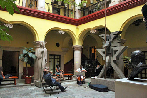 Impromptu concert in the courtyard of Museo Iconografico del Quijote, another of the Guanajuato museums that should not be missed