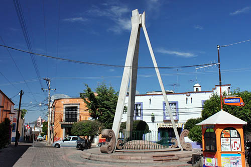Monument marks Tequisquiapan as geographic center of Mexico