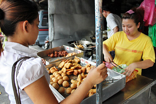 Street vendors have the most delicious steamed buns, filled with brown coconut, peanuts, yellow beans and custard