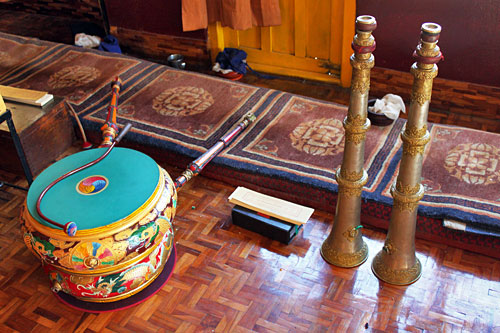 Drum and horns used in puja ceremony