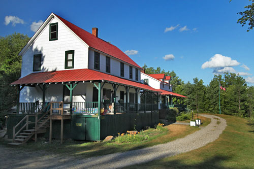 Irondequoit Inn in Adirondack Park near Speculator, NY