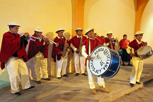 Booming tunes of the Cristiana Cristo Rey Band lured me to the entrance of the gymnasium where Quichua celebrated Independence Day