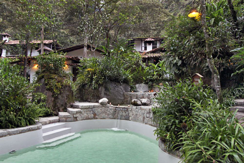 Pool and villas at Inkaterra Machu Picchu Pueblo Hotel