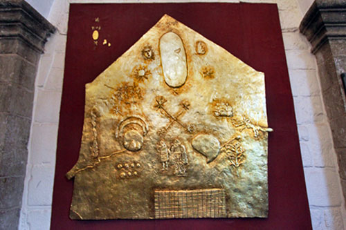 Golden panel at Qorikancha exhibits forces that the Incas worshiped: sun, moon, stars, rainbow, thunderbolt, jaguar, and water