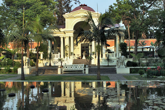 The Basanta Pavilion is the separate tea salon of the adjacent Kaiser Cafe