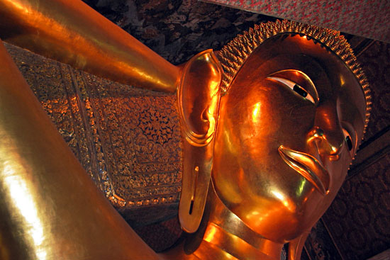 Head of the giant reclining Buddha at Wat Pho