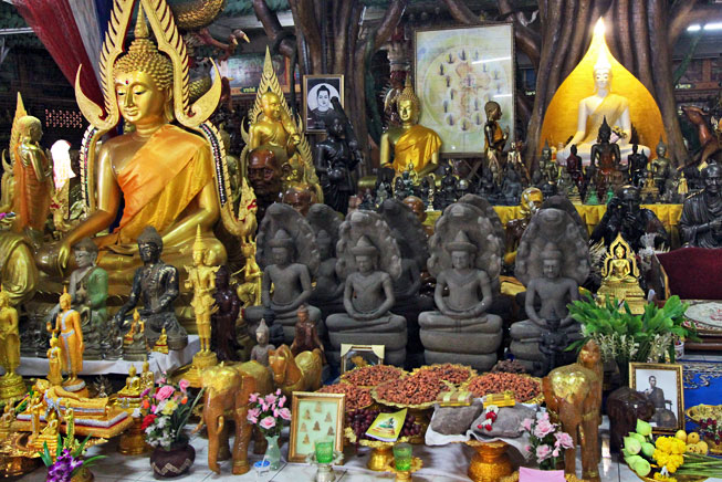 Buddhas of all sizes at a Chinese temple in Hua Hin