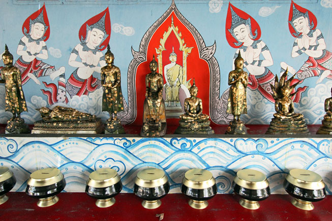 Buddhas at the mountaintop temple on Kha Takiab hill