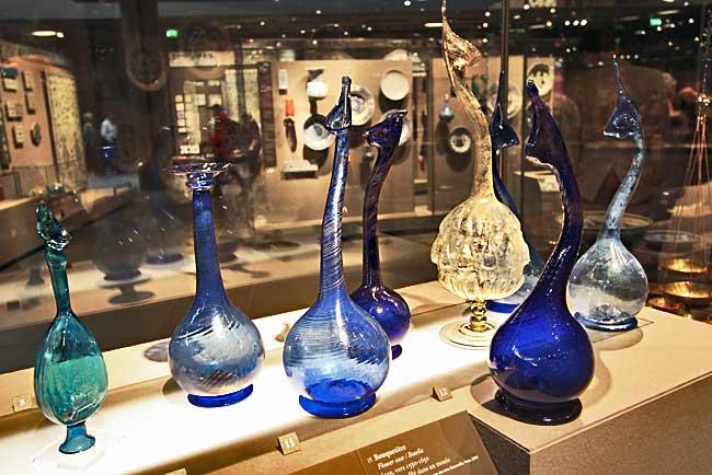 France-Paris-Louvre-Museum-Glassware