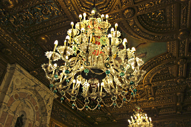 Murano chandelier in Peles Castle