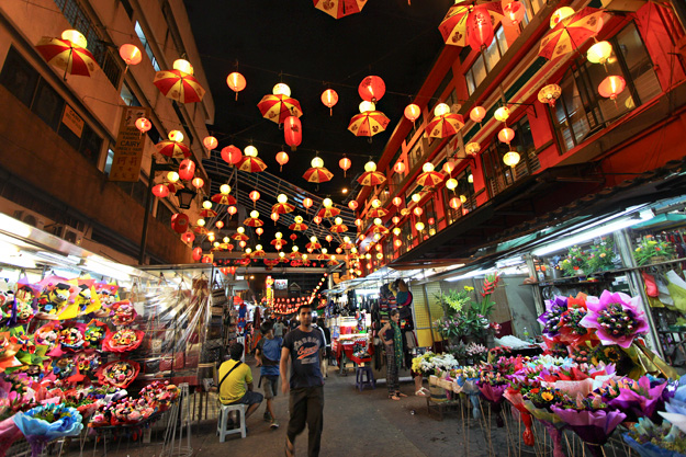 Chinatown's Petaling Street by night