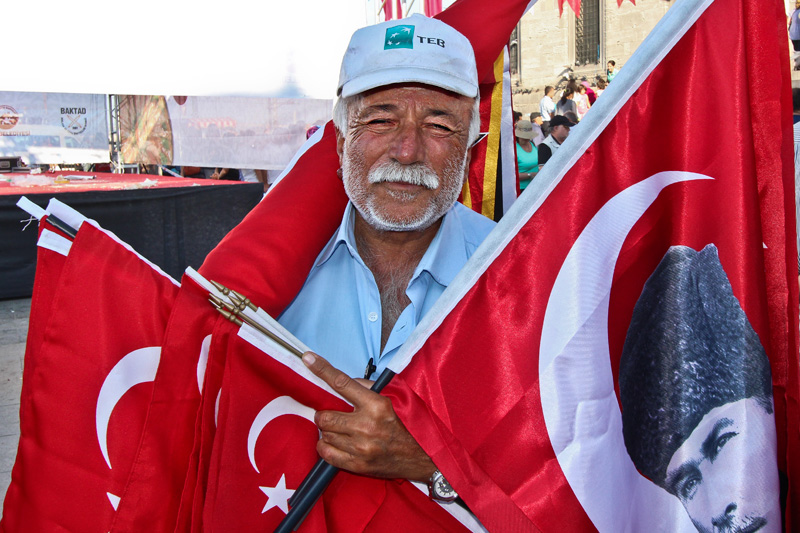 Vendor Proudly Peddles Turkish Flags in Front of New Mosque in Istanbul