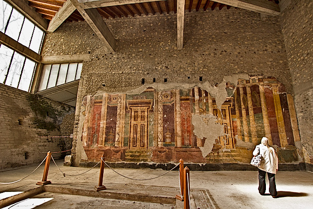 Frescos on the wall of the atrio, or main courtyard, at Villa di Poppaea