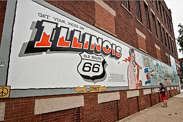 66-foot long mural in Pontiac, IL depicts the entire route of US 66, from Chicago to Los Angeles