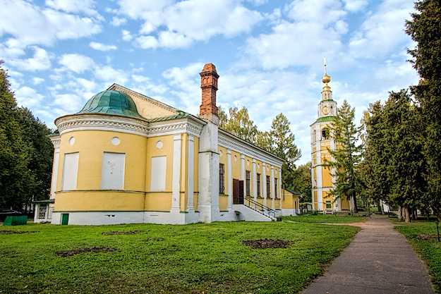 Transfiguration Cathedral in Uglich, Russia. combines a partial rotunda floor plan with a free-standing bell tower