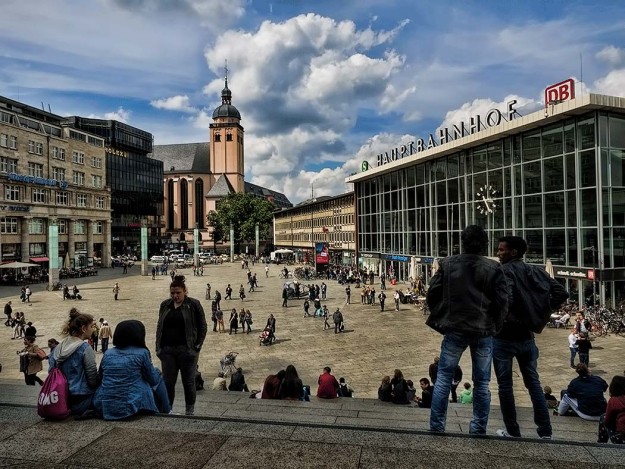 photo-train-station-in-cologne-vikingriver