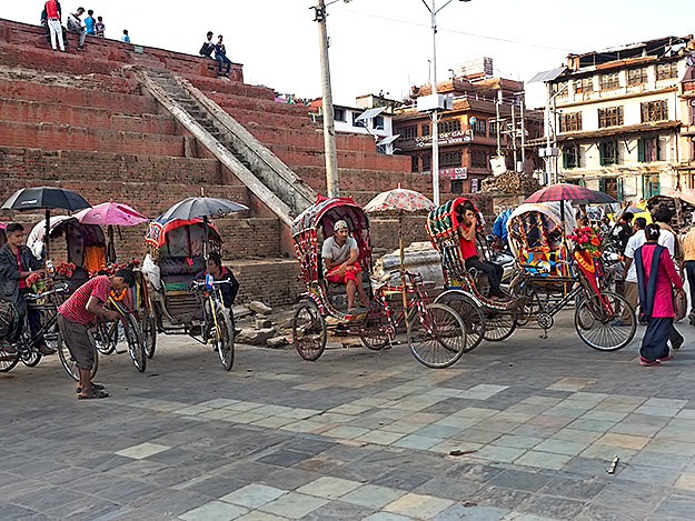 Life in Nepal after the earthquake: In Kathmandu's Durbar Square, rickshaw drivers still wait for passengers at the foot of the destroyed Maju Dega temple