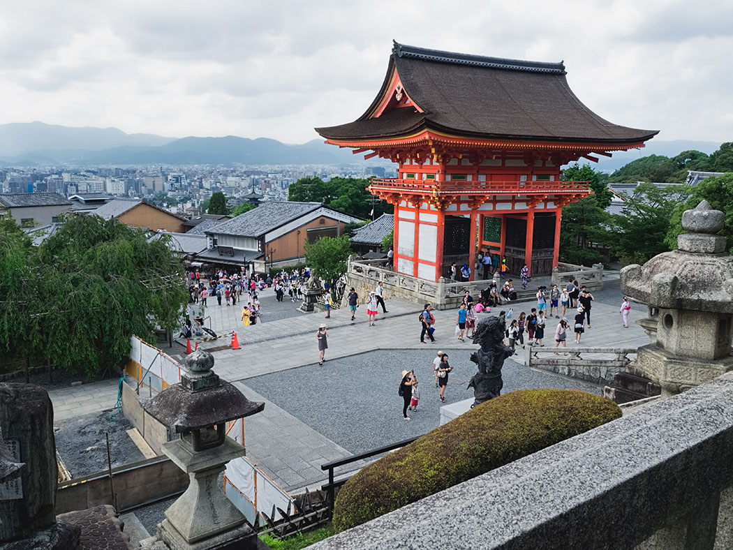 Entrance to the spectacular Kiyomizu-dera Temple in Kyoto, Japan