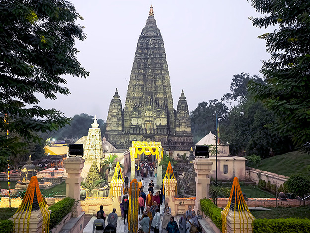 mahabodhi temple inside