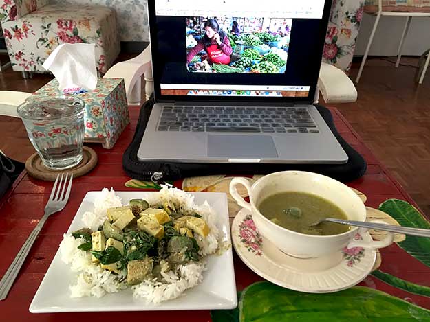 My favorite meal at Cozy Cafe, Ghang Keow Wahn (green curry over rice)