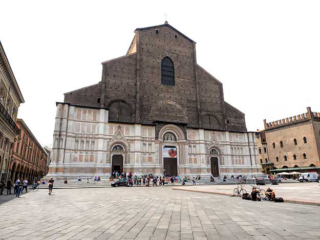 Another must on my list of what to see in Bologna is a visit to Basilica di San Petronio on Piazza Maggiore