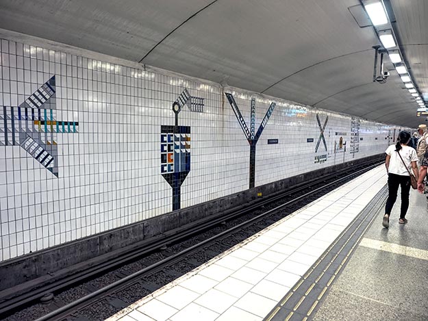 Yet another level at T-Centralen features patterns on white tiles that resemble traffic signs