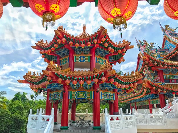 A corner pagoda at Thean Hou Temple with terracotta ridge beasts perched on the roof beams