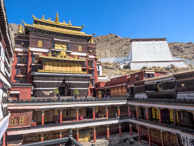 Main temple and Great Wall at Tashilhunpo Monastery in Shigatse, Tibet