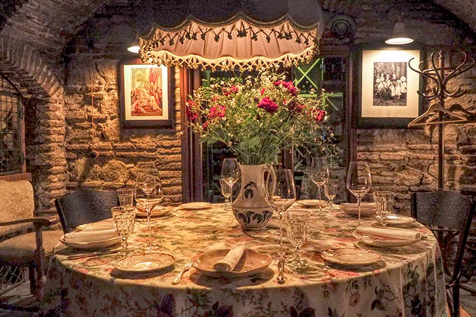 Beautifully set table at Restaurant Barbarestan