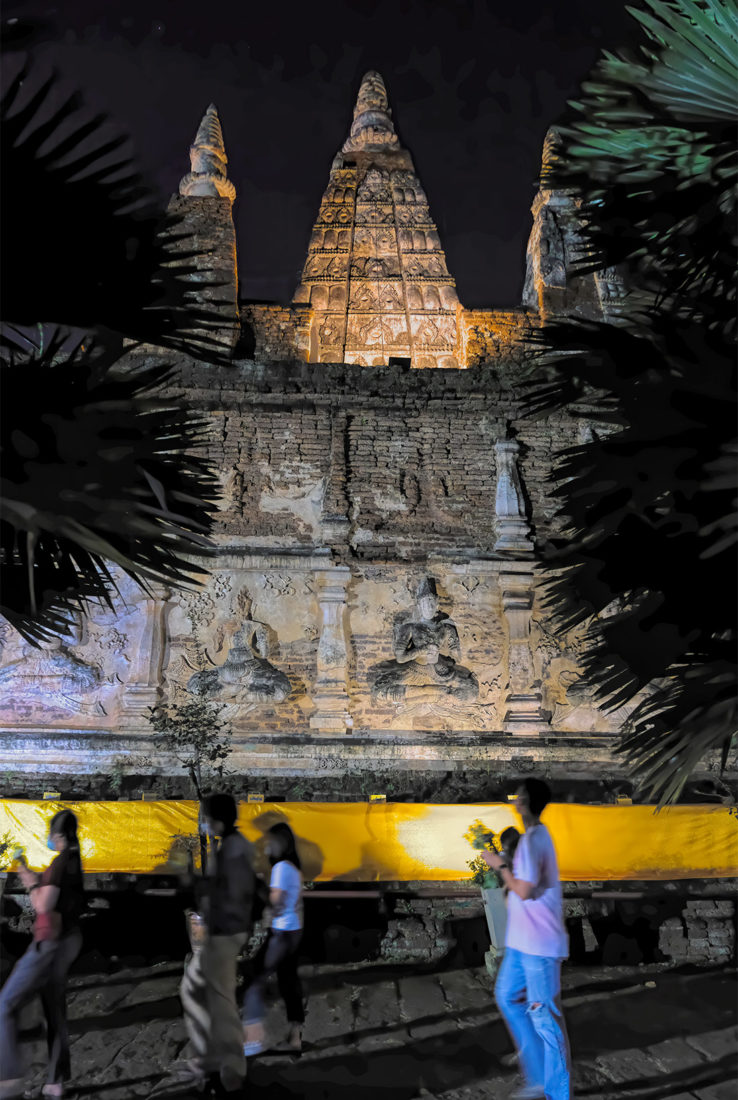 Buddhist worshipers circumnavigate the Viharn at Wat Jed Yod during Makha Bucha Day ceremony