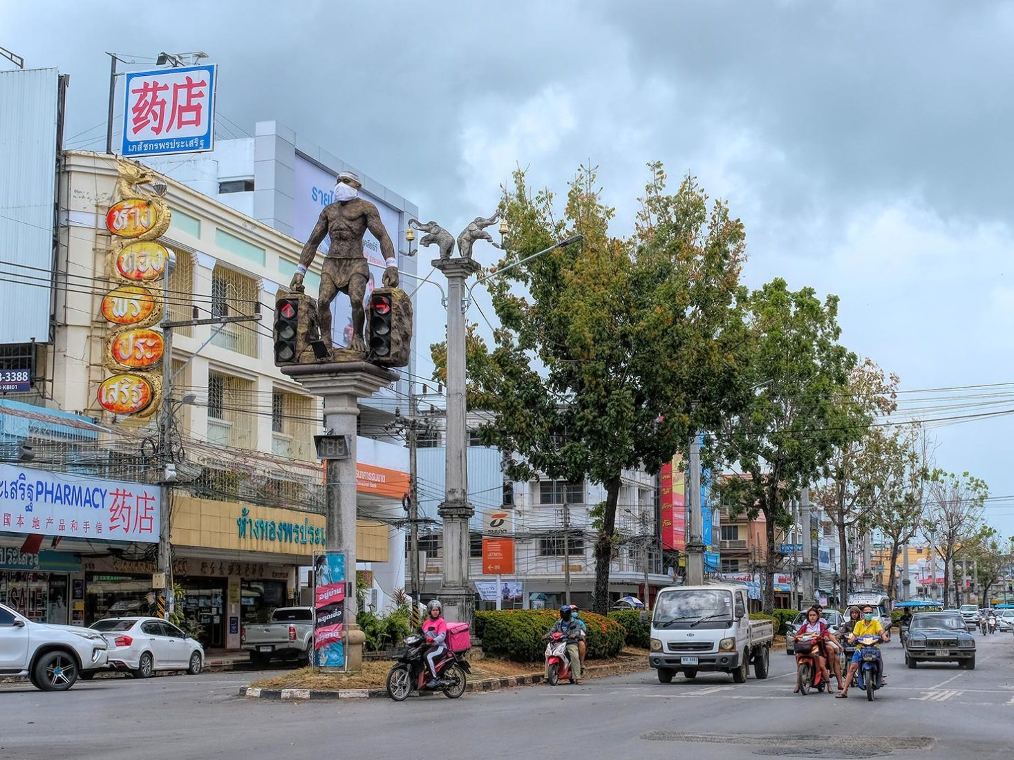 The curious stoplights along Maharaj Road in Krabi Town