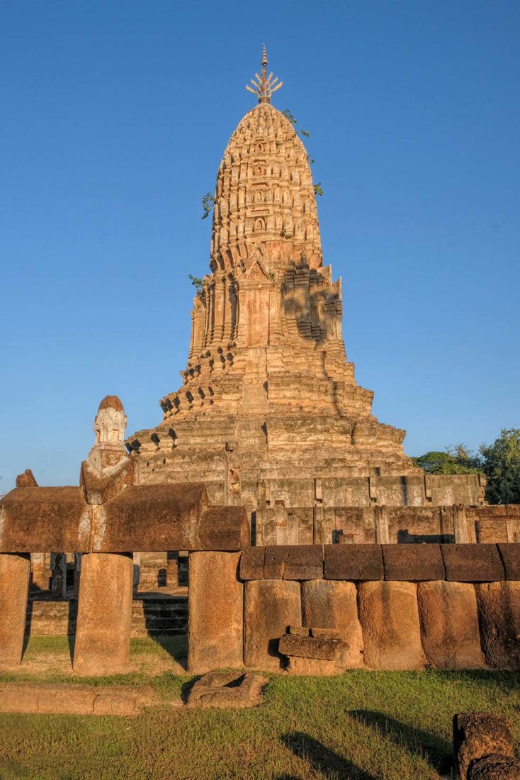 Thailand Si Satchanalai Historical Park Wat Phra Si Ratanamahathat Rajvorsvihara Khmer style chedi