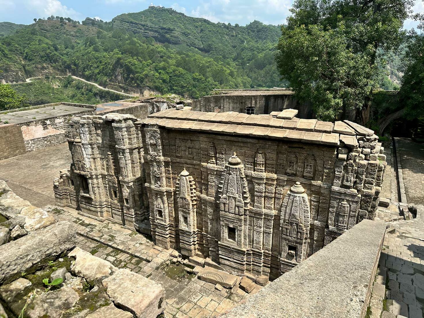 These astonishing carvings, hewn from solid stone, also stand in the old courtyard of Kangra Fort