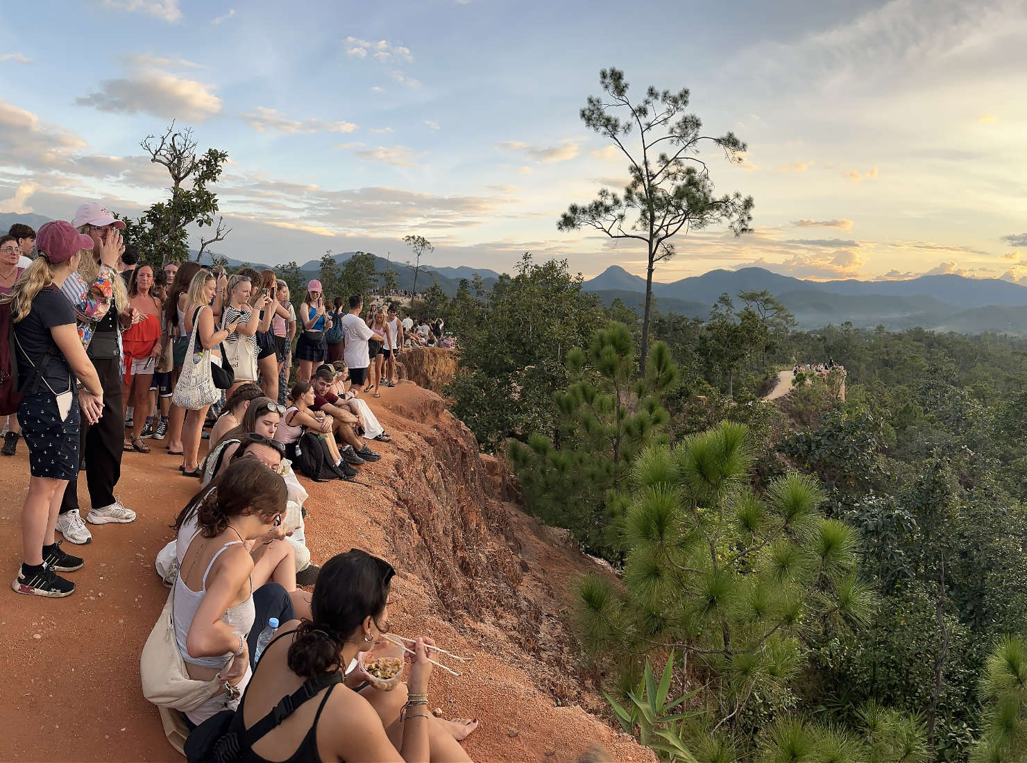 The Grand Canyon of Pai draws a crowd at sunset